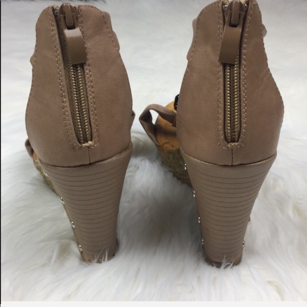Spring Step Wedges size 9 - Picture 4 of 7